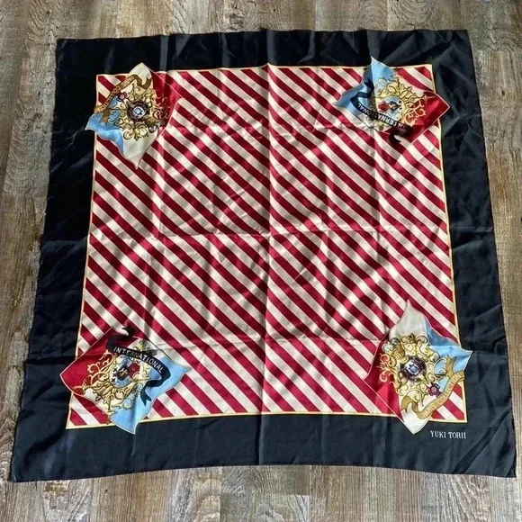 Yuki Torii | Scarf - Picture 2 of 5